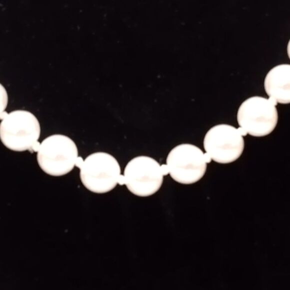 Vintage Classic Hand Knotted White Faux Glass Pearl Necklace 34" - Picture 5 of 7